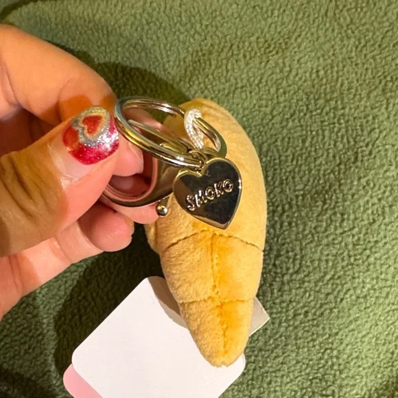 NWT Smoko Cute Croissant Keychain - Picture 3 of 4